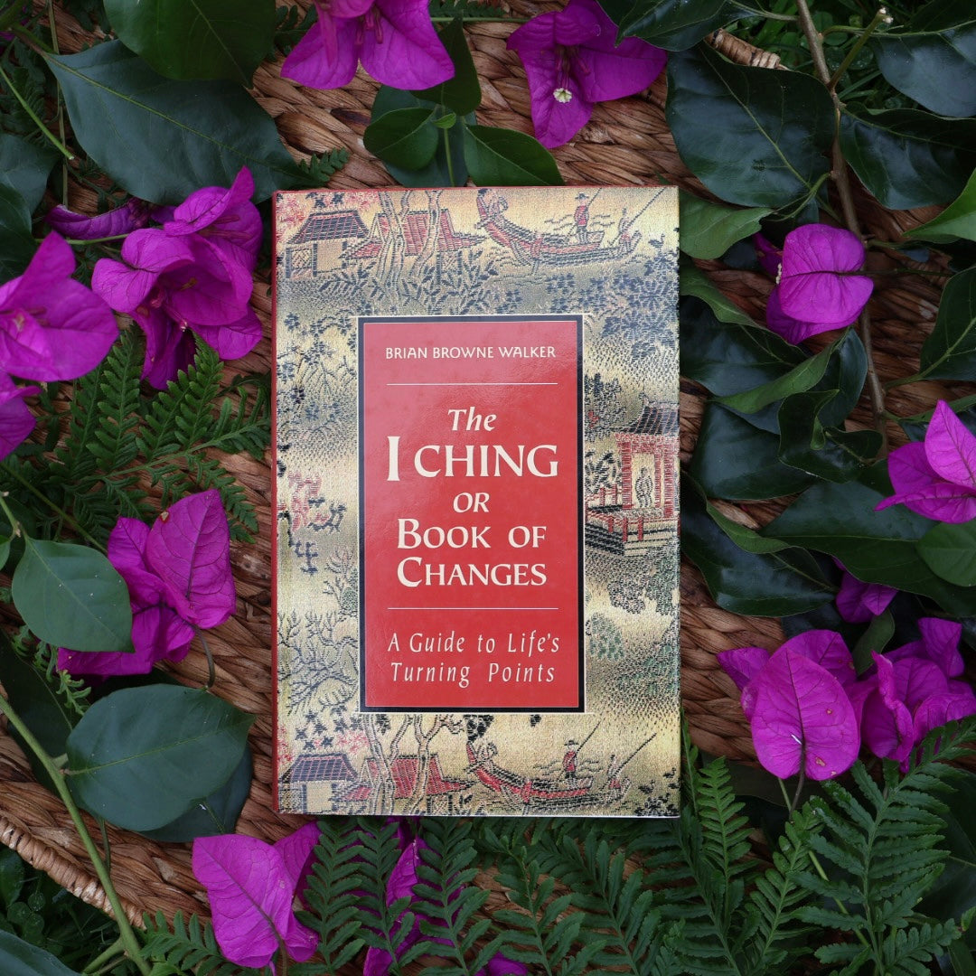 The I Ching or Book of Changes - Brian Walker